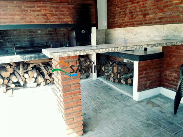 Casa con pileta y quincho