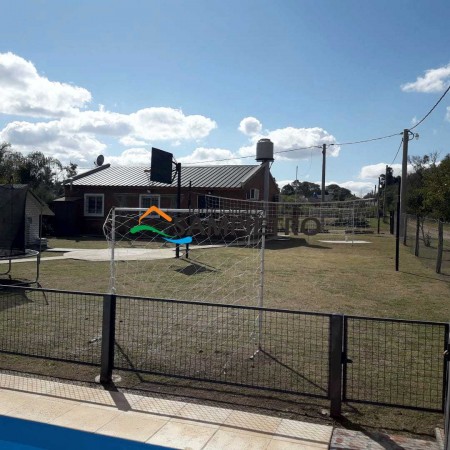 Casa con pileta y quincho