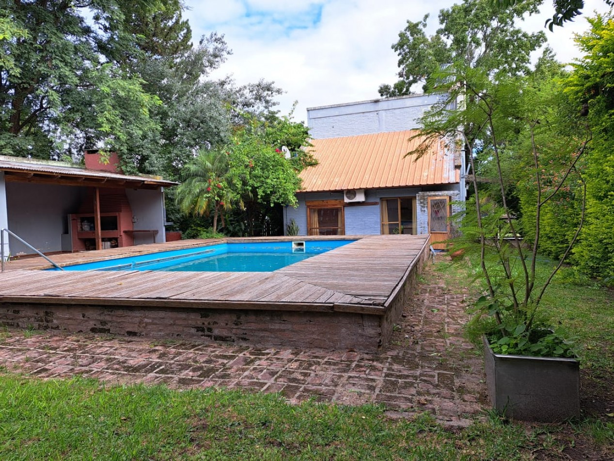 Casa quinta con pileta, amplio terreno, buena ubicacion