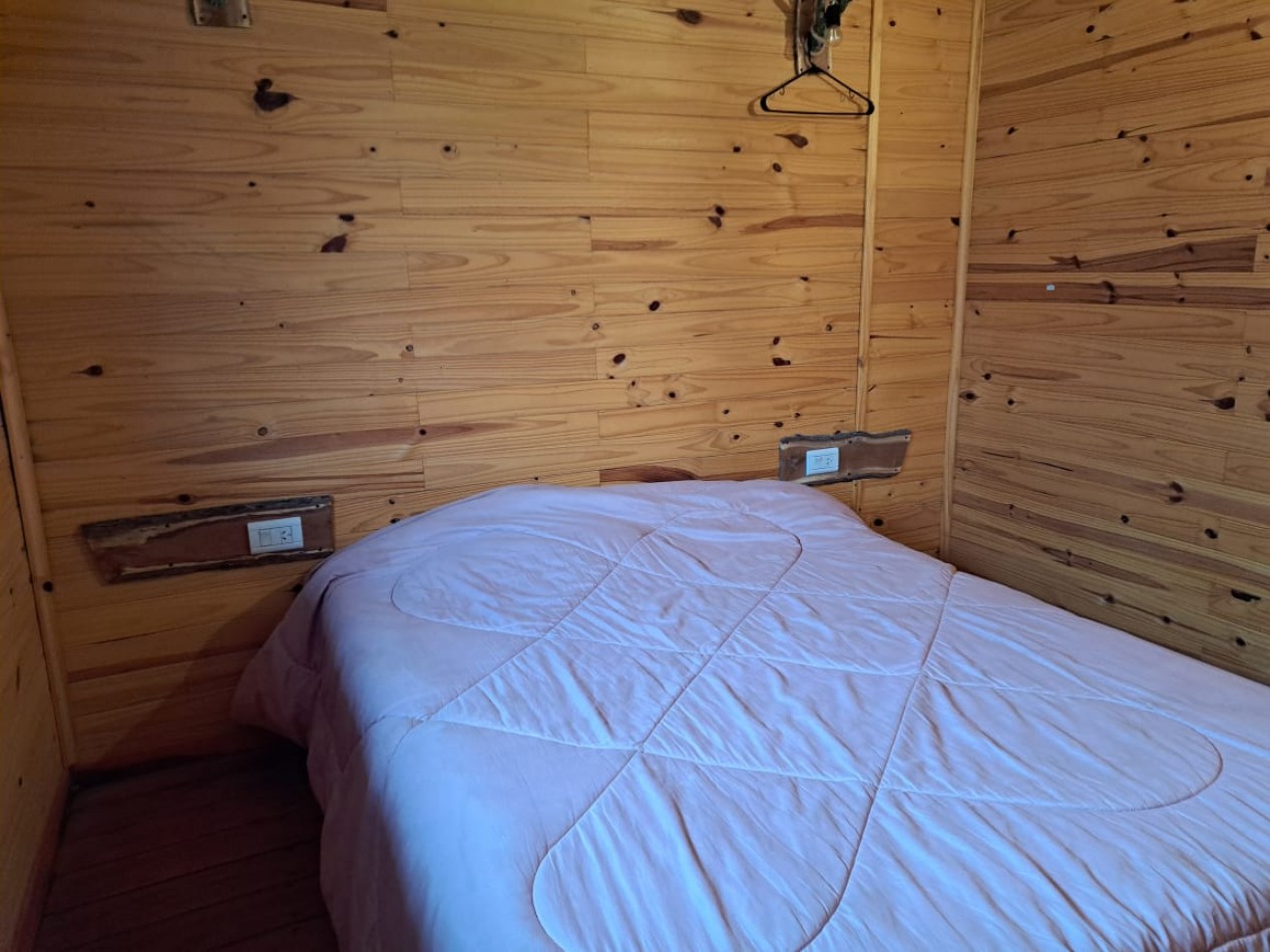 Cabaña madera 2 dorm, cochera