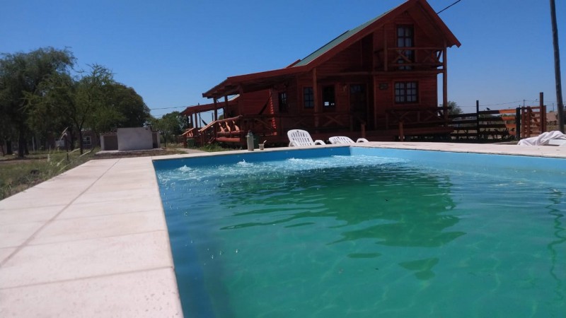 Cabaña madera 2 dorm, cochera