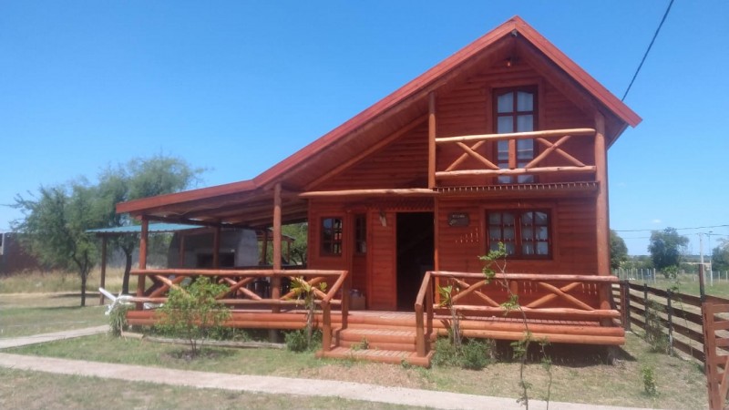 Cabaña madera 2 dorm, cochera